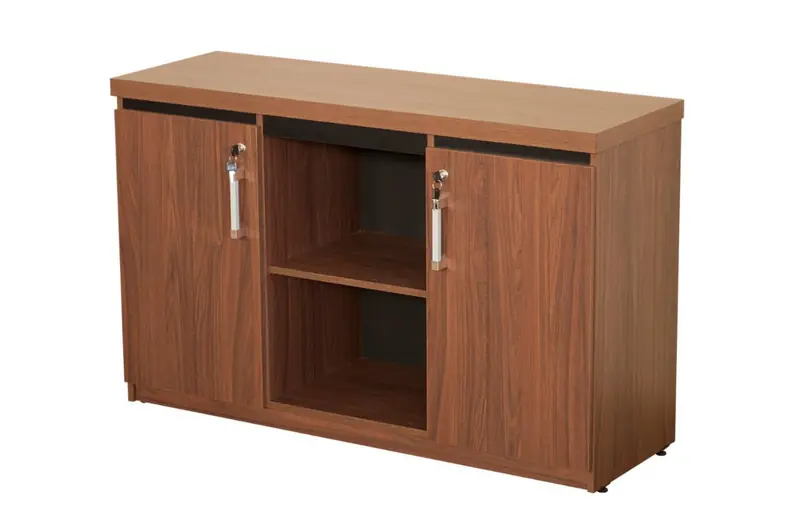 Credenza de apoio com portas de correr e nichos